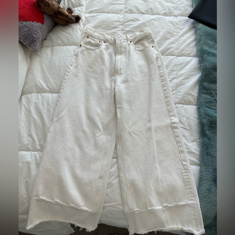 Abercrombie White Culotte / Ankle Jean